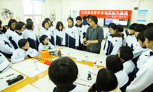 盘锦市兴隆台区辽河美术家协会开展“文化进校园”艺术交流活动